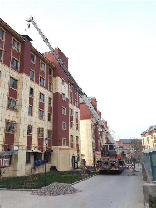 迪庆跨街广告牌的高空安装注意事项